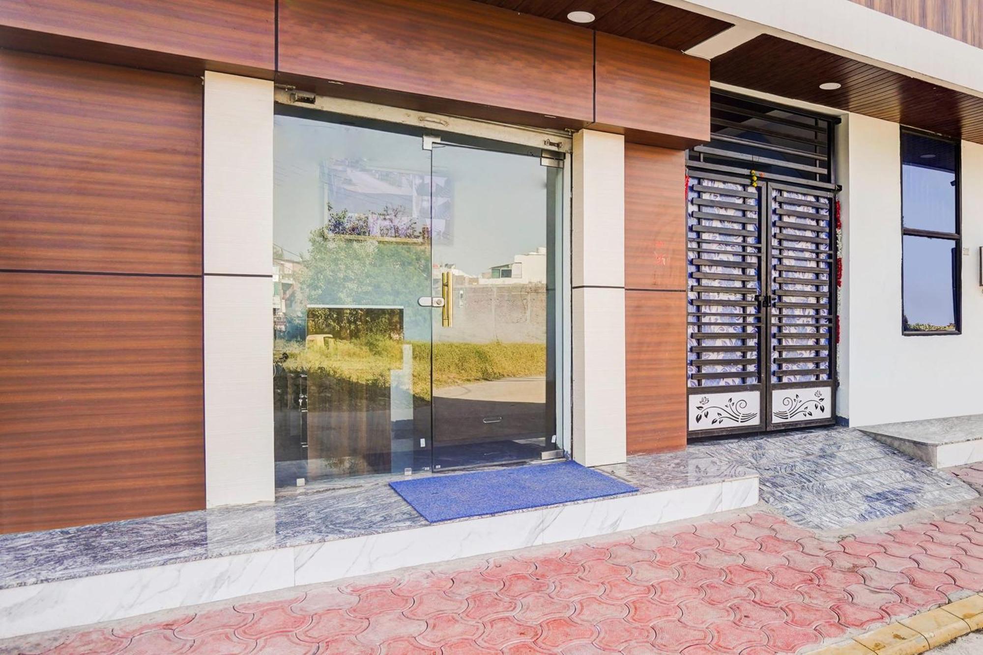 Super Hotel O Brilliant Convention Centre Formerly Madhur Shree Indore Extérieur photo